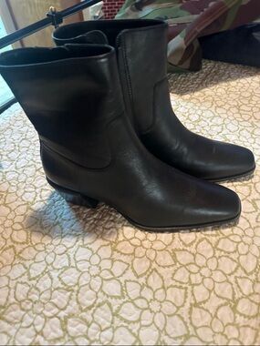 Steve Madden Black Leather Ankle Booties